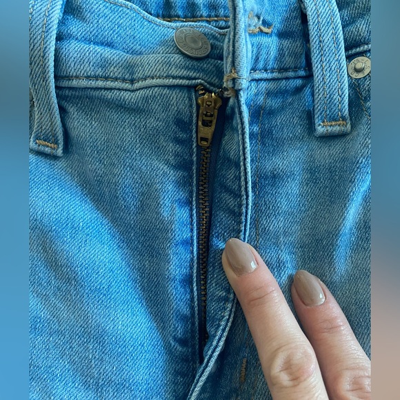 Levi’s denim / high waisted mom fit - Picture 6 of 7